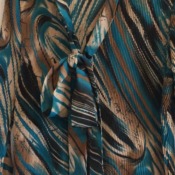 Dressy Blouse With Bow In Front - Picture 5 of 6